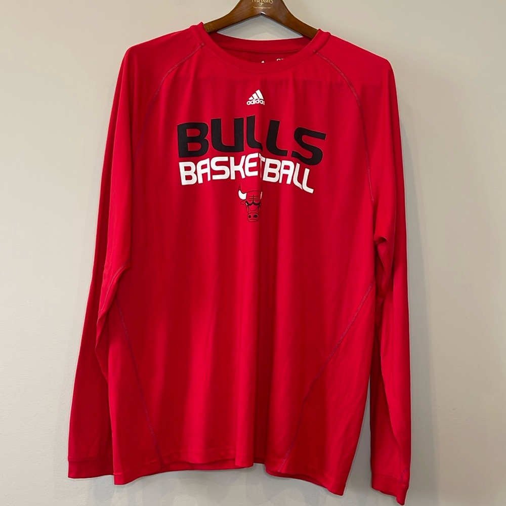 Like-New Adidas Chicago Bulls Basketball NBA Climalite long sleeve, Men’s 2XL